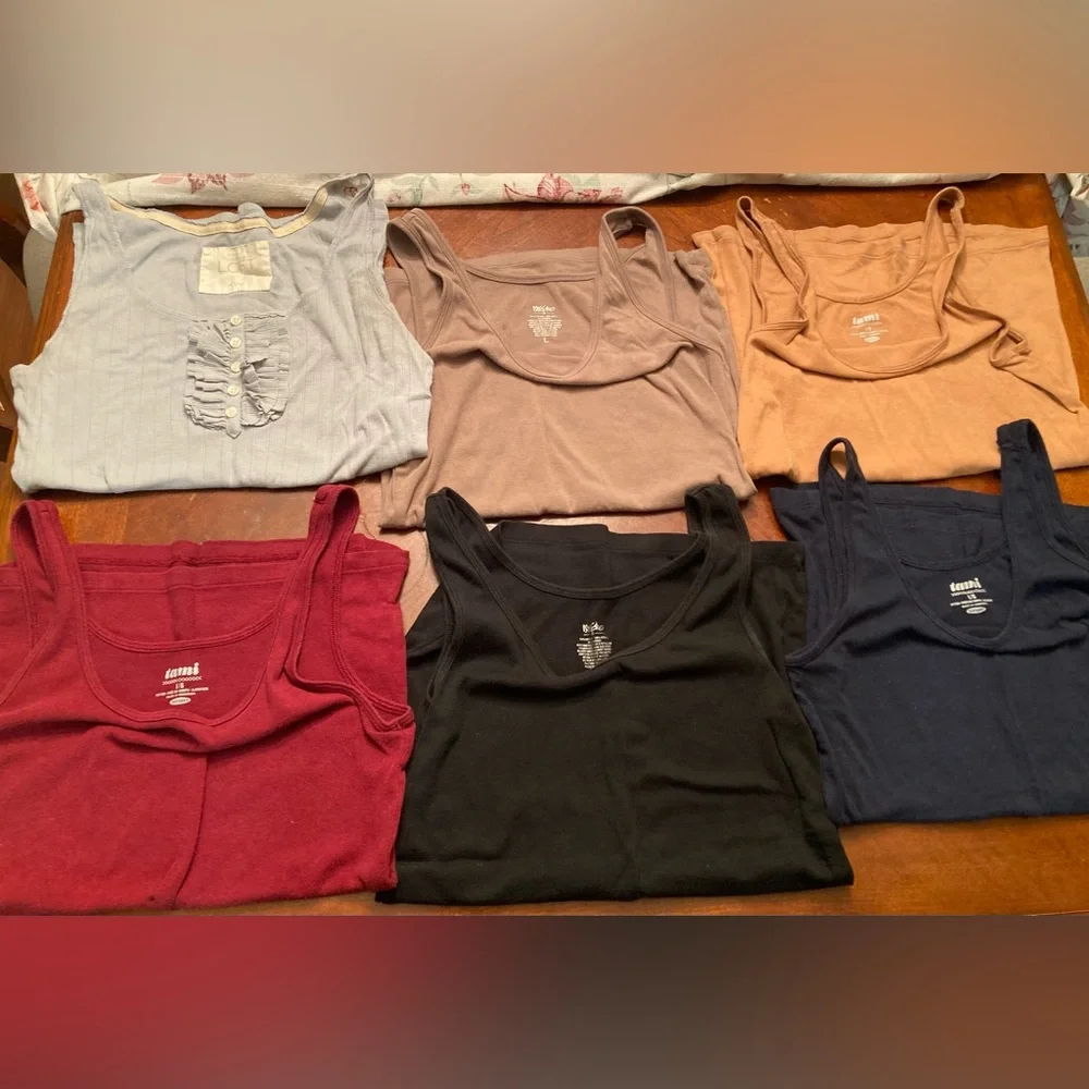 Bundle of Tanks & Cami - Picture 1 of 11